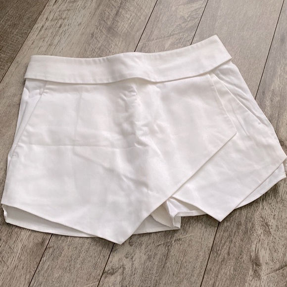 Talula Aritzia skort - Picture 1 of 5